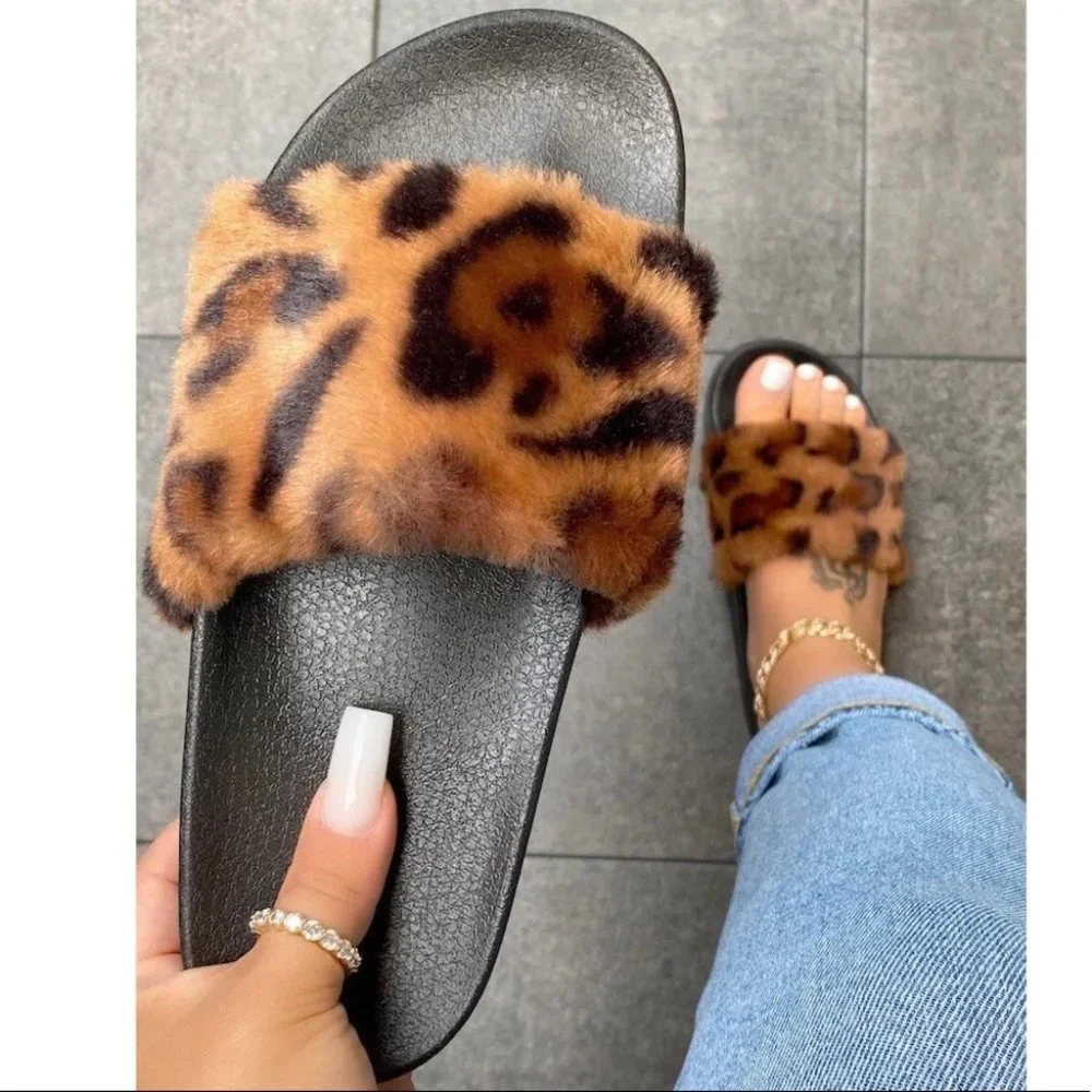 NWT!! Basic Faux Fur Leopard Slides - Picture 1 of 1
